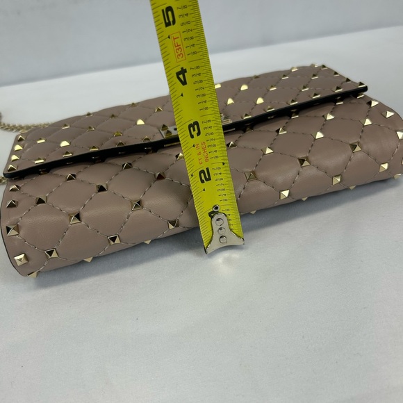 Valentino Garavani

Rockstud Spike Nappa Leather Crossbody Clutch Bag - Picture 14 of 14